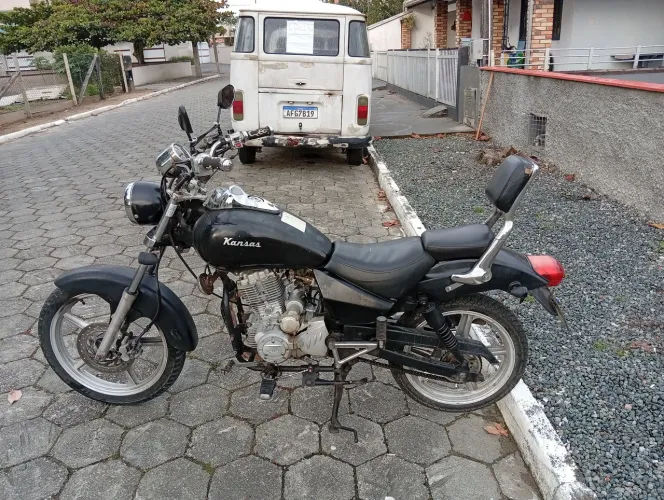 Dafra Kansas 150