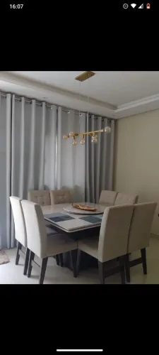 Vendo mesa com 8 cadeiras 