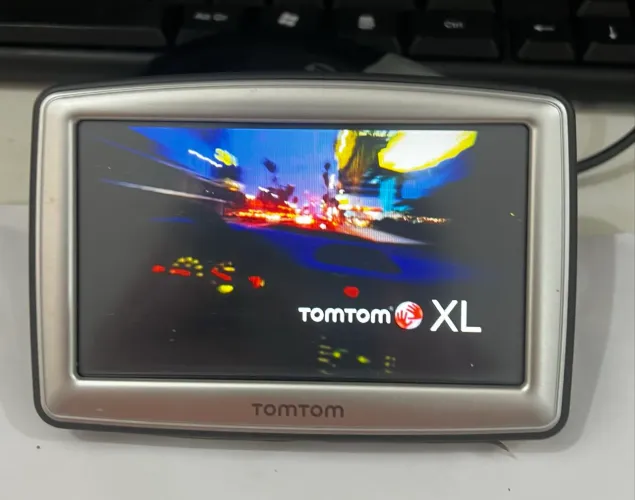 GPS TOMTOM 4EGO.001.08 -  PARA REPARO OU RETIRADA DE PEÇAS- DEFEITO TOUCH SCREEN