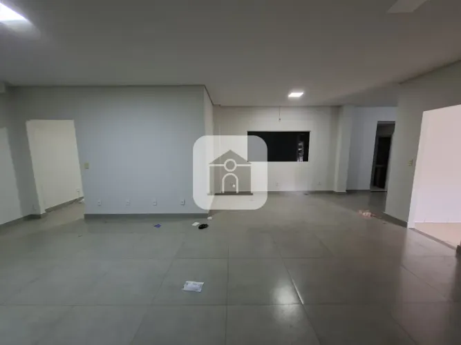 Cômodo comercial para locação e venda no bairro Centro