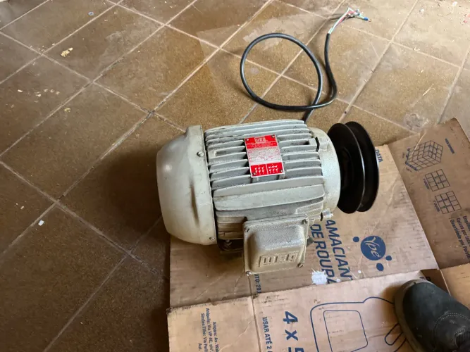 Motor elétrico Weg 5cv 220v 380v 8,7A trifásico 