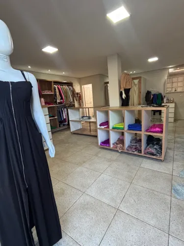 VENDE SE LOJA COMPLETA DE ROUPA