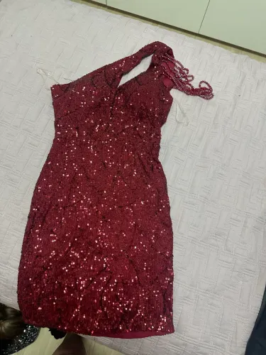 Vestido curto de paetê festa
