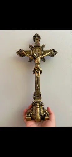 Crucifixo em resina 