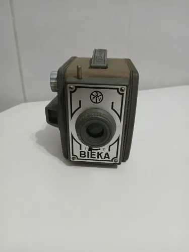 Maquina fotográfica antiga Bieka década de 50 modelo box caixao
