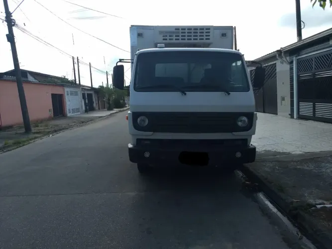 Caminhão VW delivery 8160 baú refrigerado