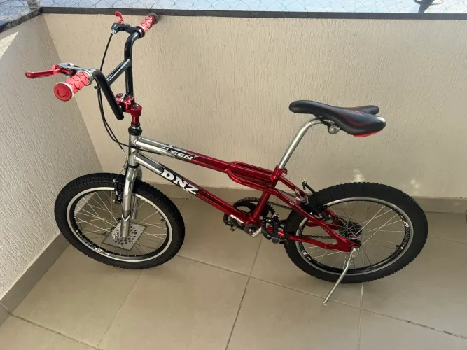 Bicicleta DNZ aro 20 vermelha