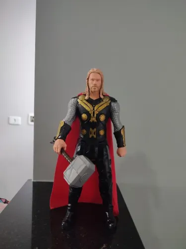 Boneco Thor original-  emite sons a pilha 