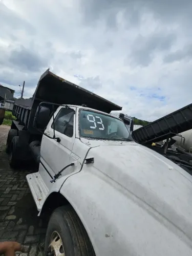 F14000 6x2 Basculante Freio e Direção