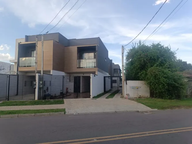 Sobrado à Venda no Alto Boqueirão | 2 Quartos | 1 Vaga | Condomínio