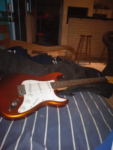Guitarra condor + caixa amplificadora NOVOS