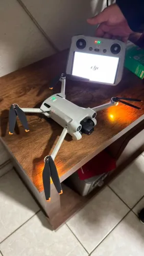 Drone dji 3 mini pró 4k ( Controle inteligente com tela embutida)