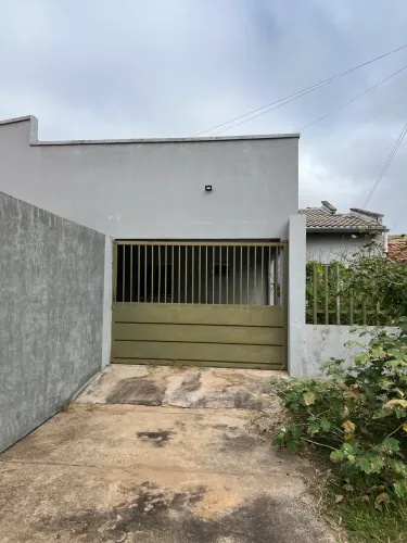 VENDE-SE 2 CASAS EM UM LOTE!