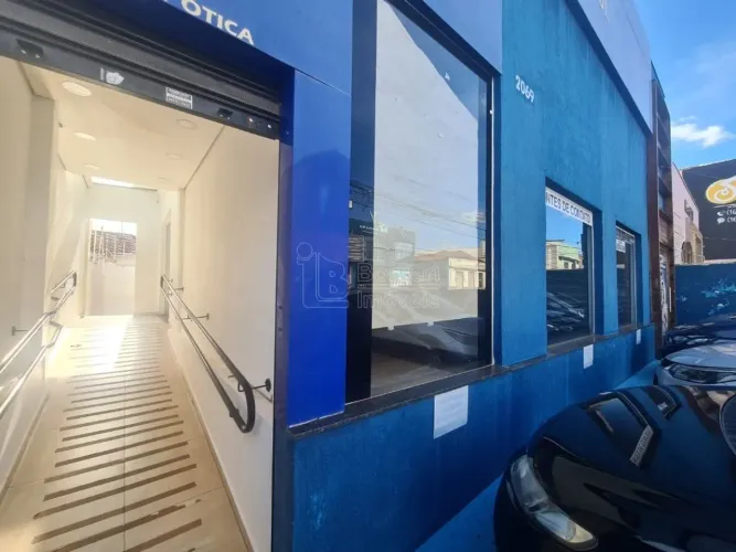 Locação de Comercial / Salão na cidade de Araraquara