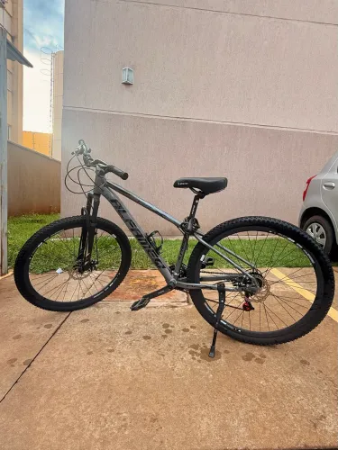 BICICLETA MTB ARO 29 - ÓTIMO ESTADO