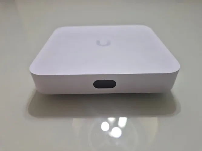 Ubiquiti UniFi Cloud Gateway Ultra (UCG-Ultra)