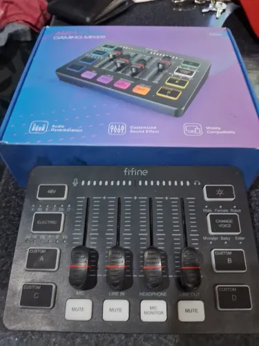 Vendo interface de áudio Ampligame sc3 fifine