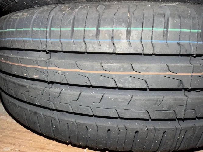 Pneu aro 15 continental 185/60/15 EcoContact 6 novo