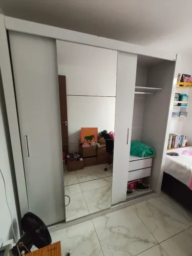 Doação de guarda-roupas