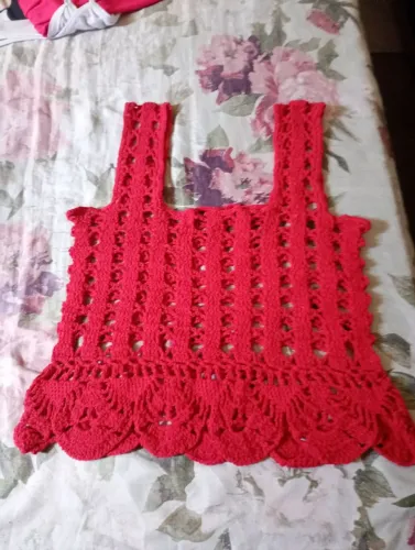 Blusa de crochê , vermelha, tamanho P 