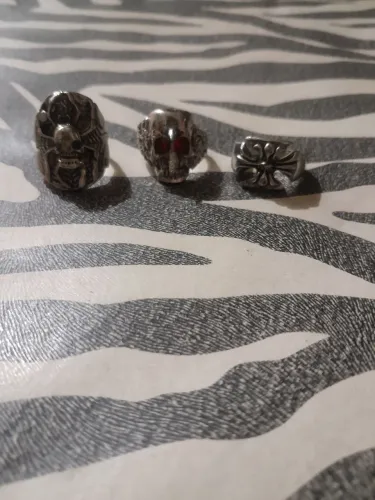 Anéis de metal - aranha ?, caveira, cruz