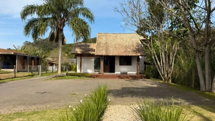 ALUGO CASA COMERCIAL 100M² TREVO SC-401 RATONES COM AMPLO ESTACIONAMENTO