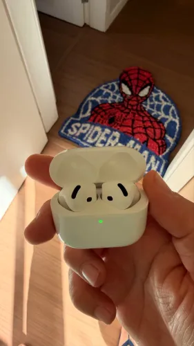 AirPod 4