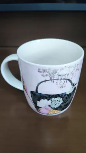 Caneca de Porcelana Decorativa em Caixa de presente