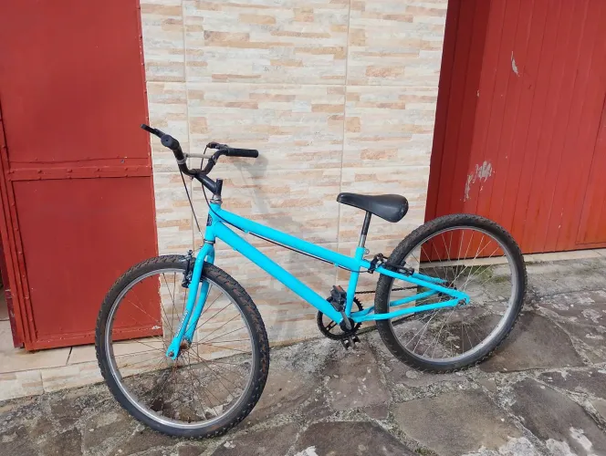 Bicicleta aro 24 aceita proposta só subir é andar.