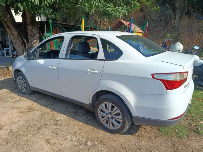 Fiat Grand Siena Essence 1.6 Flex 16V 2016