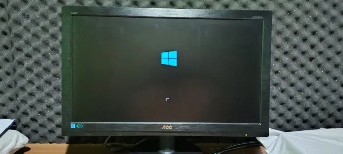 Monitor 20 polegadas AOC não e HDMI somente VGA