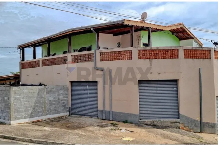 Casa comercial 4 dorm, 2 salões comerciais à venda, 271 m², R$687 mil Jd. Alvinópolis - At