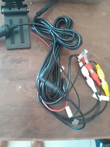 Monitor portátil, encosto de banco automotivo. 