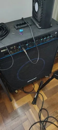 Caixa de som grande 200 watts rms
