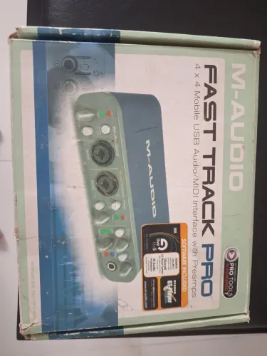 Interface de áudio fast track pro