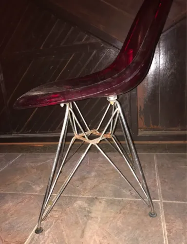 Caíra de acrílico vermelho antiga