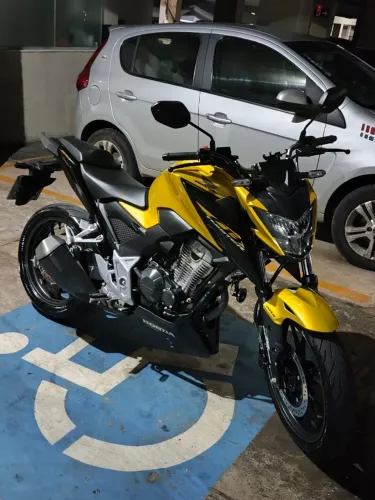 Cb300f dourada