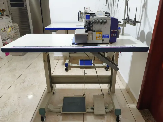 Duas máquinas retas e uma interlock semi novaa