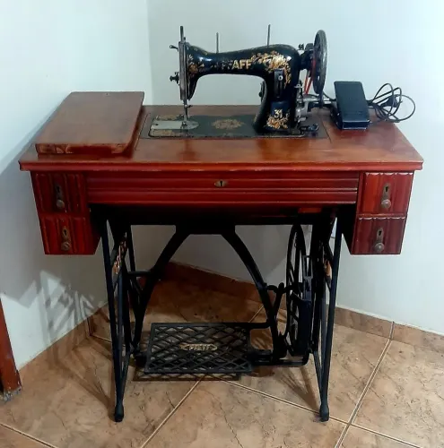 Máquina de costura Pfaff em ótimo estado coleção
