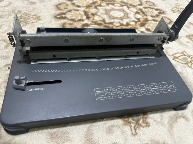 Vendo máquina de furar papel para encadernação