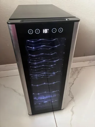 Adega Electrolux 12 garrafas 127V