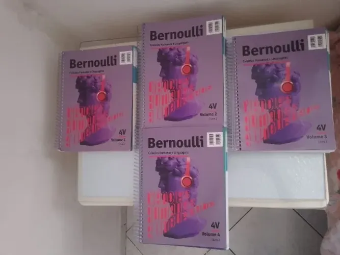 Coleção Bernoulli Pré-Vestibular (Humanas e Linguagens) com 4 volumes - 2022