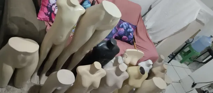 Manequins 15 unidades alguns bem novos outros usados usados só tem dois ou três usado