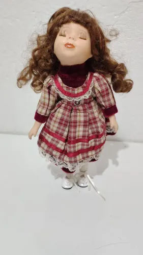 Boneca de porcelana