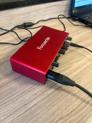 Interface De Áudio Focusrite Scarlett 2i2 3ª Gen