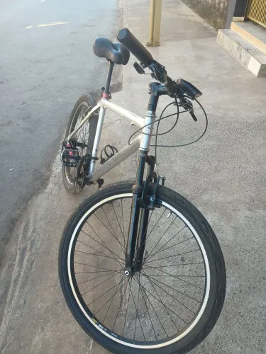 Vendo uma bicicleta aro 26