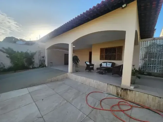 Casa em Candelária para venda LRN