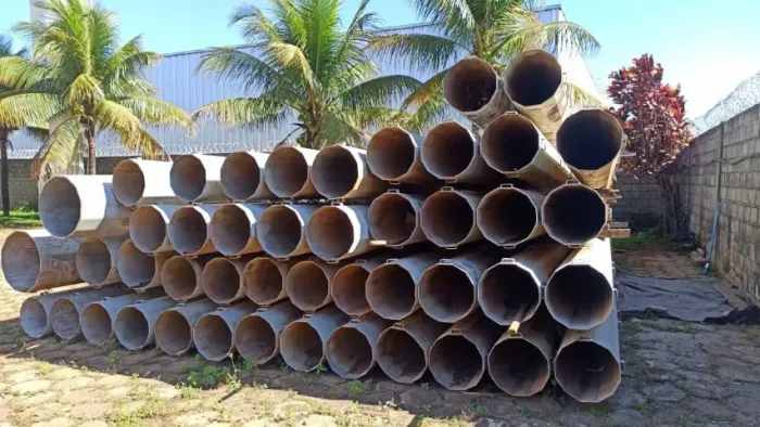 Poste de aço galvanizado R$ 300 MIL TUDO. ( Não Vendemos Individualmente)