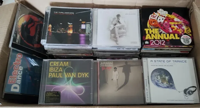 Lote com 220 CD?S