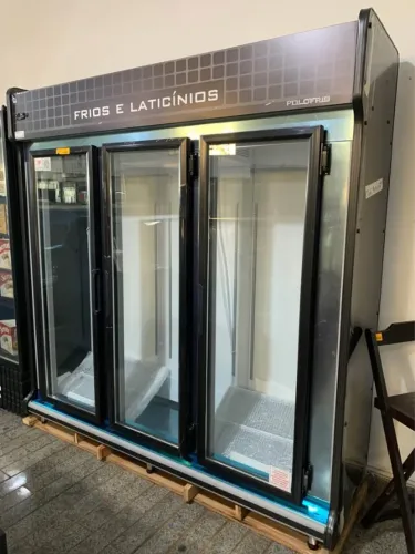 Expositor Auto Serviço 3 portas frios e laticínios
